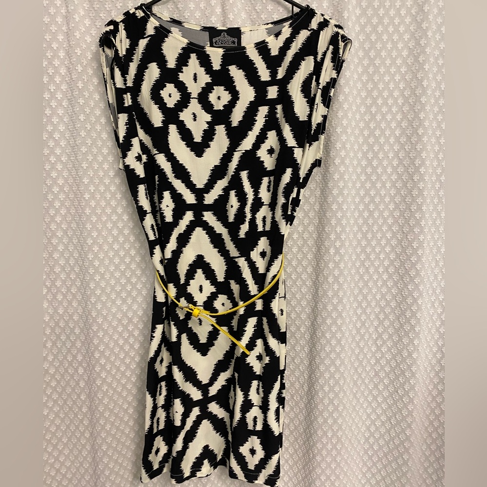 MIDI dress with belt loops. Like new size S.